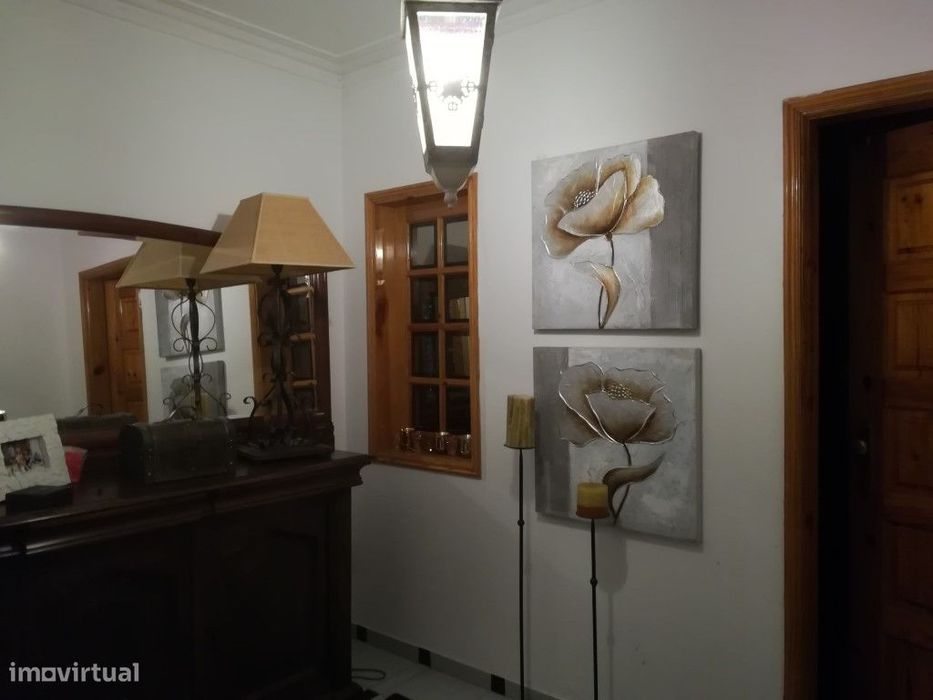 Moradia em Sernancelhe para investimento, com vistas sobre o campo