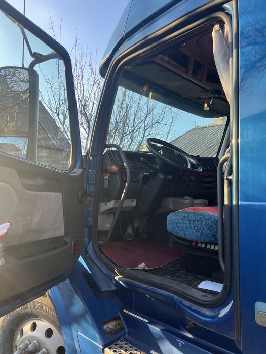 Volvo VNL 670 тягач грузовик вольво