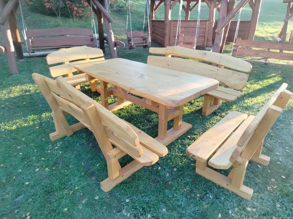 Stoły ogrodowe z ławkami