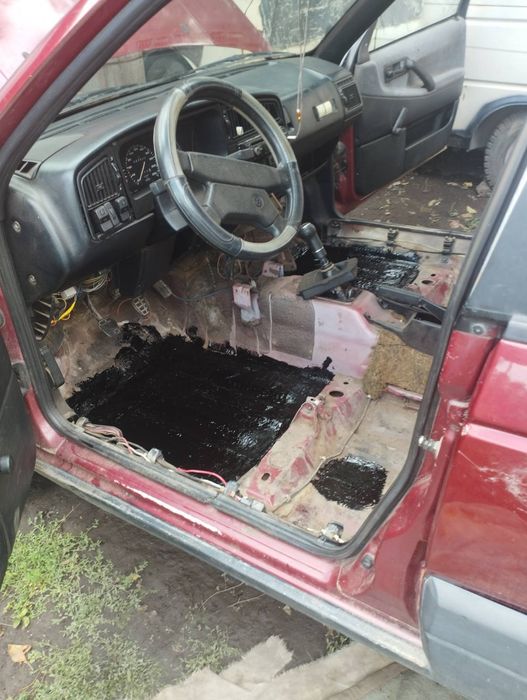 Продам 780 доларів