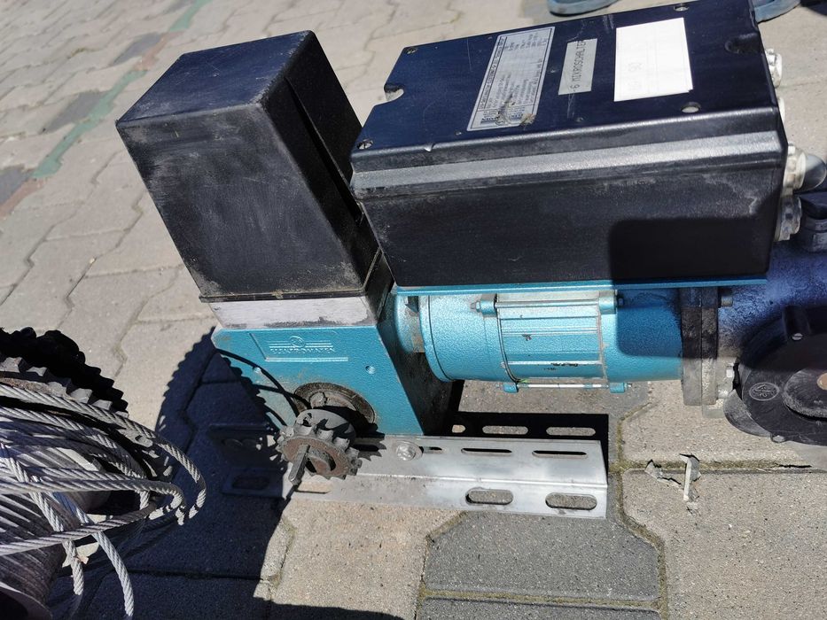 Brama segmentowa, garażowa przeszklona, izolowana