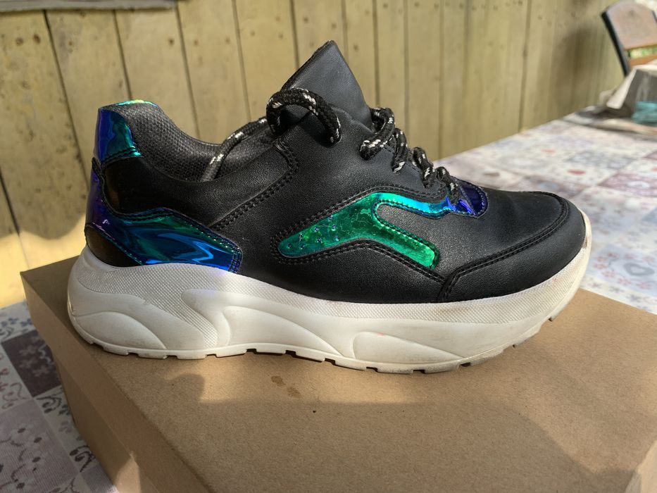 Кроссовки для девочки