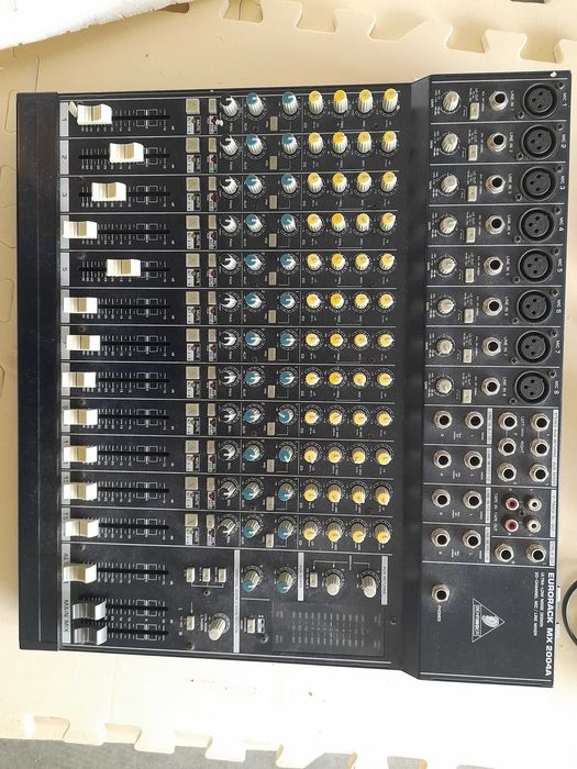 Mesa  Behringer Eurorack 2004A 20 canais