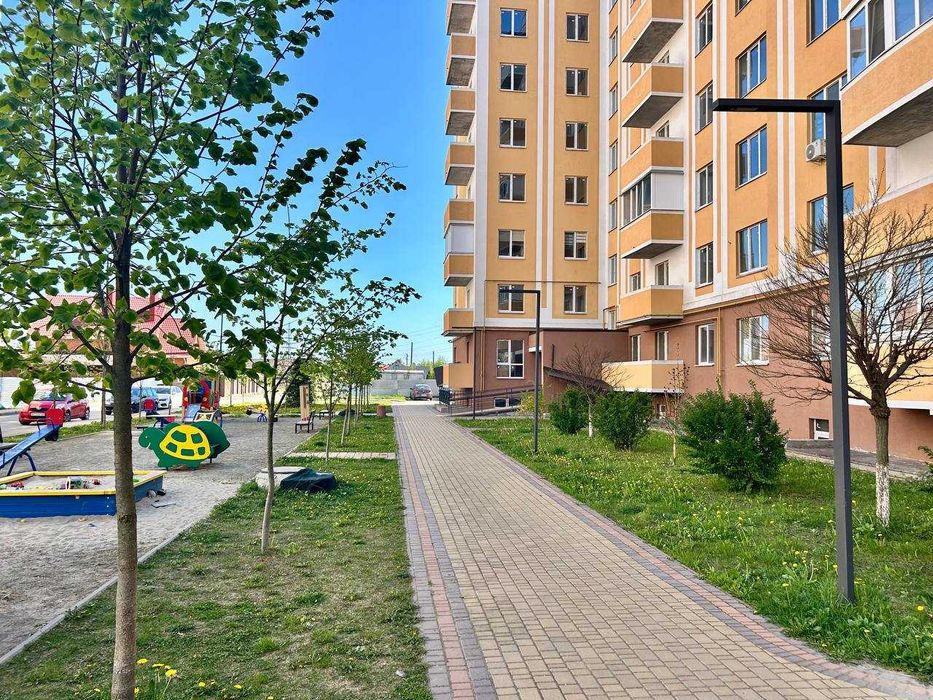 Три кімнатна квартира на другому поверсі в цегляному будинку, індивідуальне газове опалення, м.Буча, сторона Ірпеня.