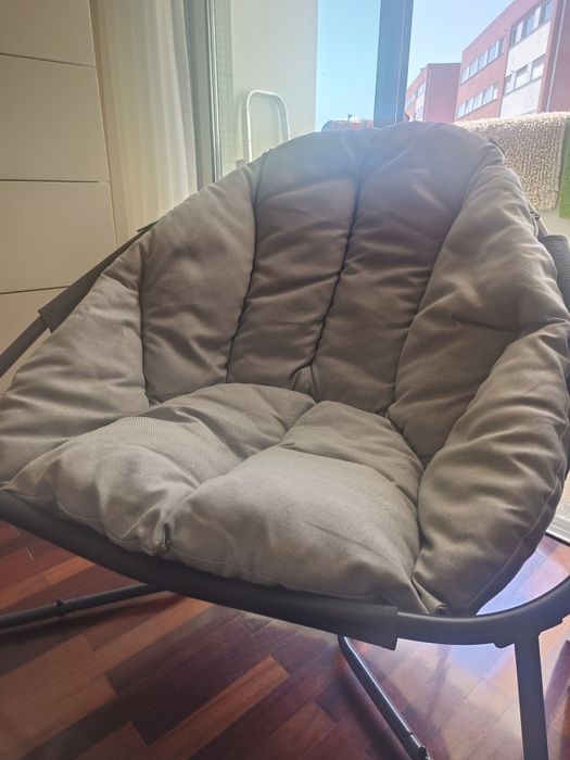 Cadeira relax cinzento. Varanda ou exterior