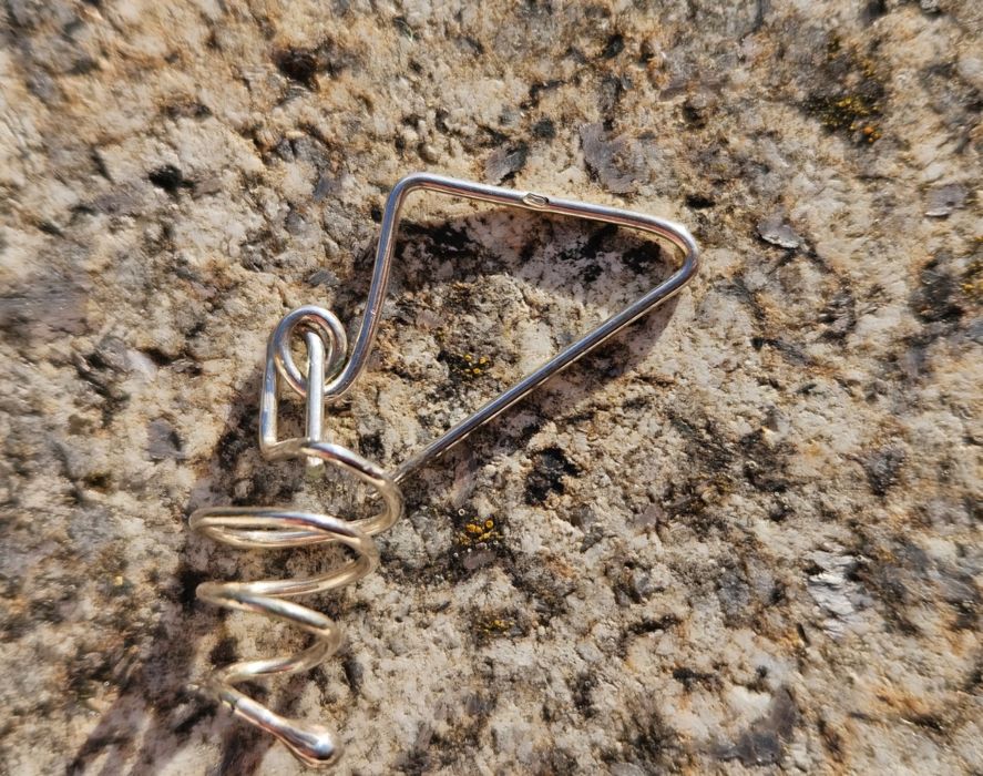 Brincos em prata em forma de espiral (NOVOS)

Os brincos medem 4cm

Em