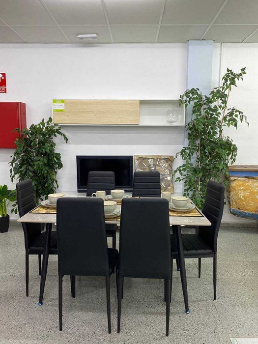 Mesa em vidro + 6 cadeiras