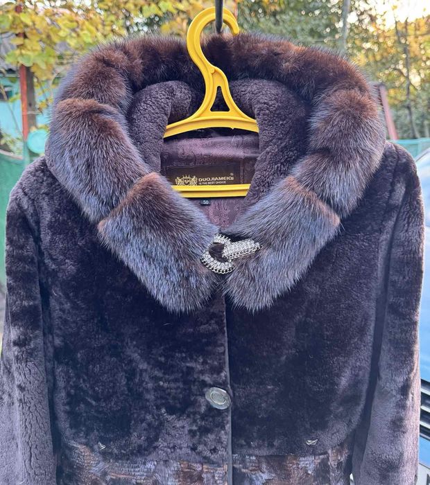 Продам  НАТУРАЛЬНУ  ШУБУ_мутон/норка
