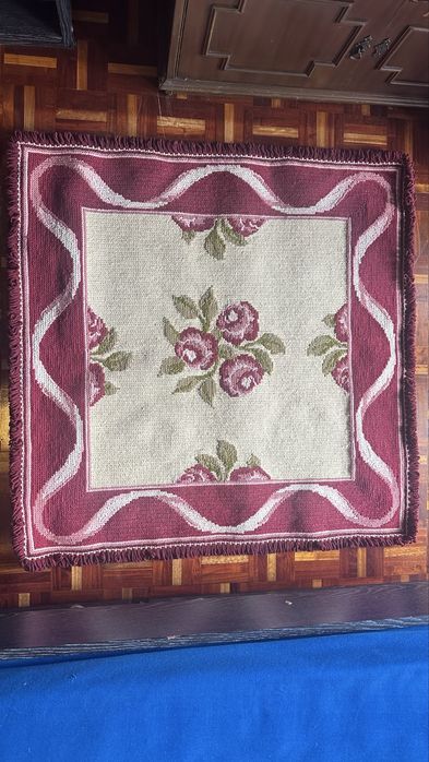 Tapete de Arraiolos verdadeiro feito a mão com ponto fino