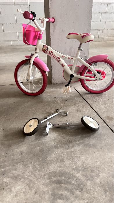 Bicicleta Infantil Minnie Mouse (14") + Rodinhas de Apoio Incluídas!