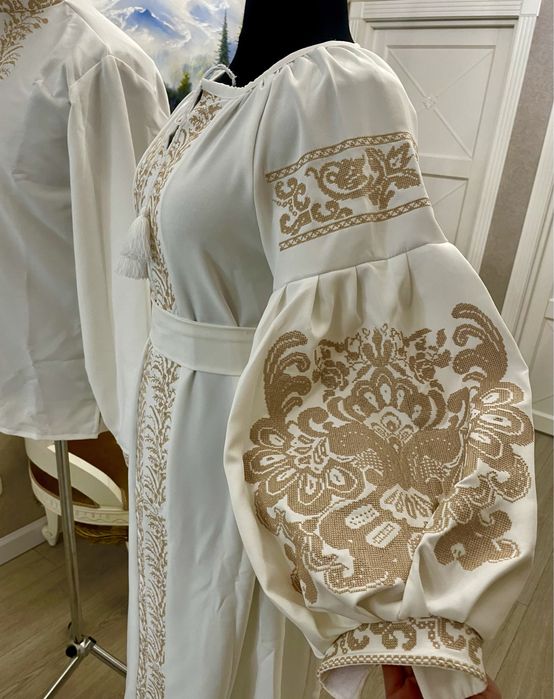 Вишиванки парні. Ціна комплекту 4100 грн. Знижка