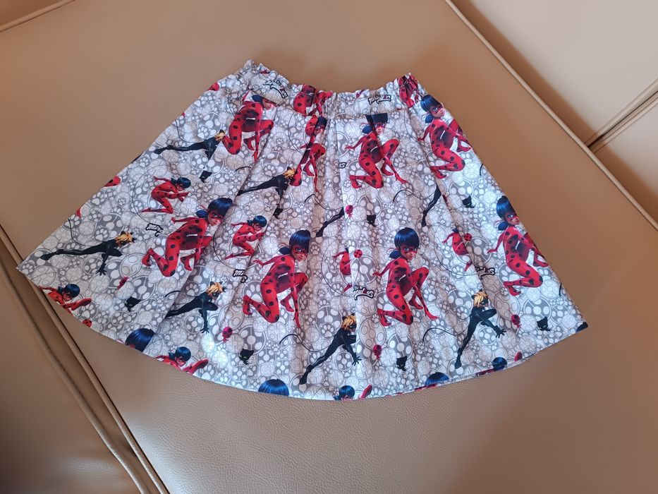 Saia Miraculous. Lady Bug. Feira à mão.