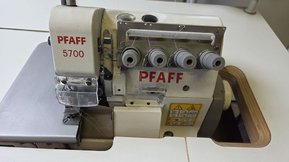 Overlock przemysłowy Pfaff