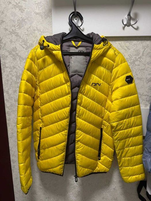 Жовта куртка розмір S