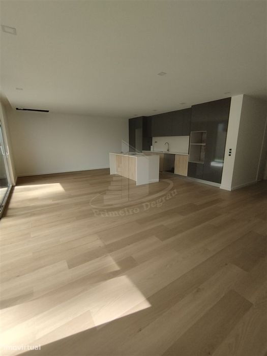 Moradia de 2 pisos com vistas fabulosas