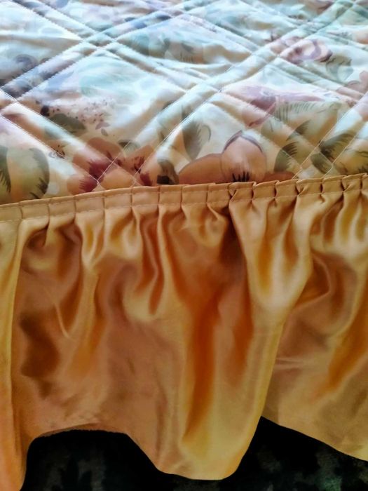 Покрывало на двуспальную кровать атласное