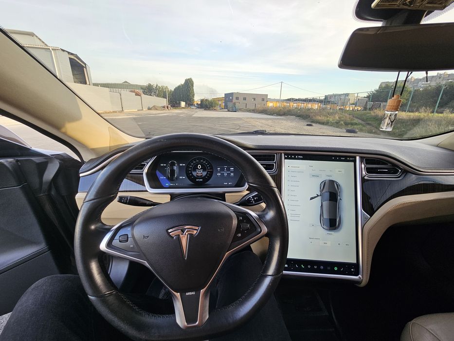 Tesla Model S 85 2013