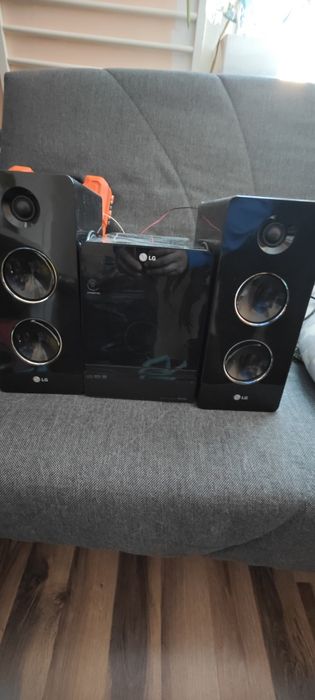 Sprzedam wieże dotykowa LG FA162