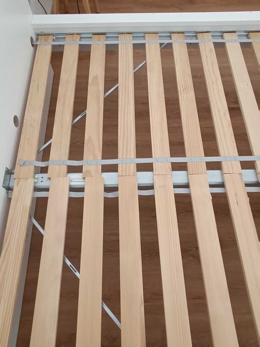 Cama branca ikea