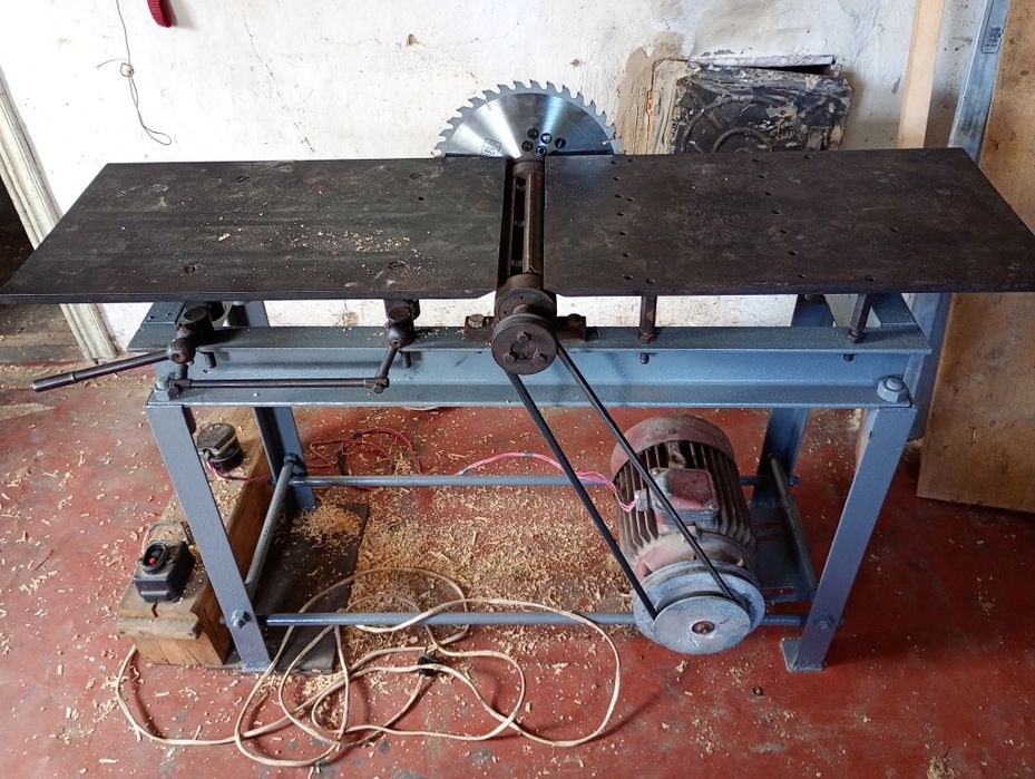 Станок деревообрабатывающий