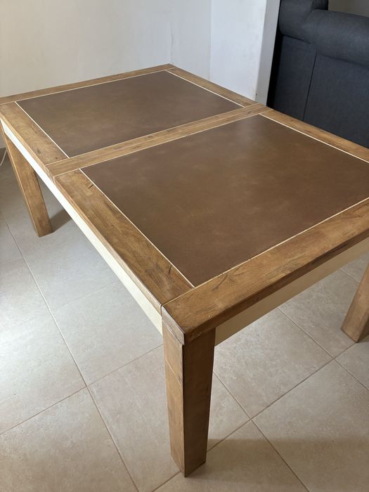 Mesa de  jantar de madeira maciça - Extensível