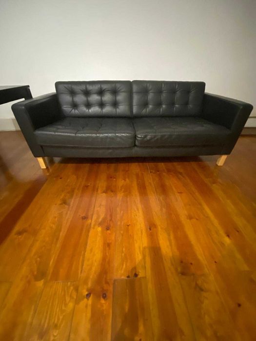 Sofá pele cartone preto IKea