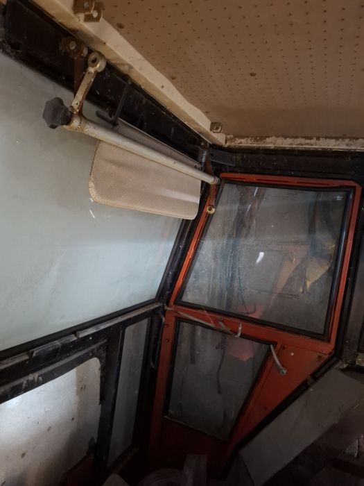 Kabina do ciągnika mf255