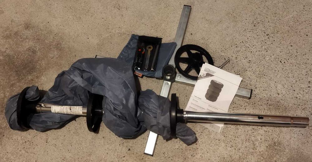 Stojak na opony z zestawem akcesoriów