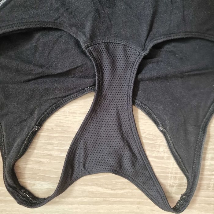 Czarny top sportowy Nike, r.XS