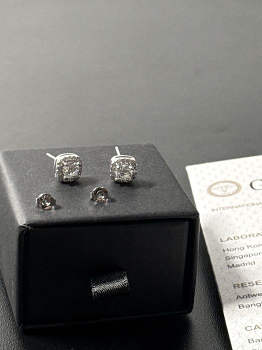 Kolczyki moissanite VVS1 5 mm 0.5 karata