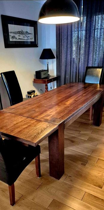 Duży stół z litego drewna