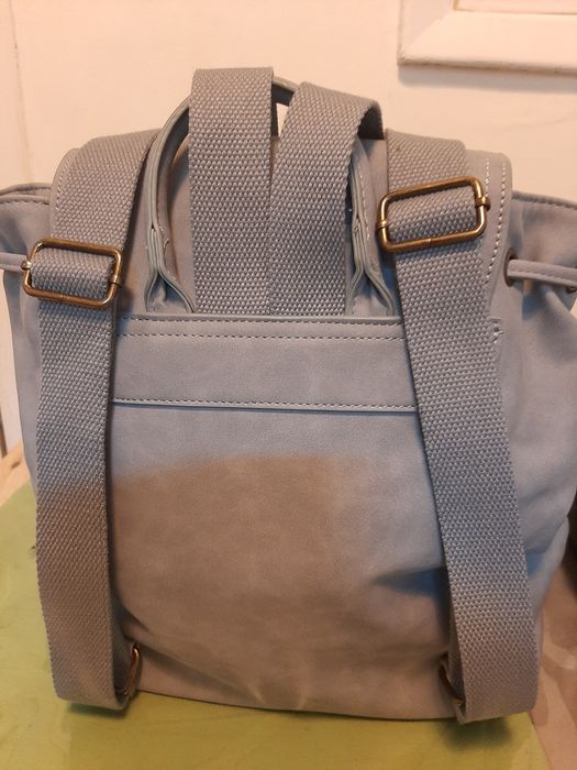 Mochila material tipo pele