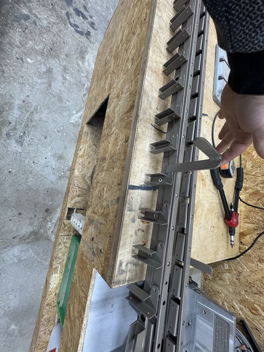 Żaluzje drewniane, stalowy mechanizm, wykonanie pod wymiar.