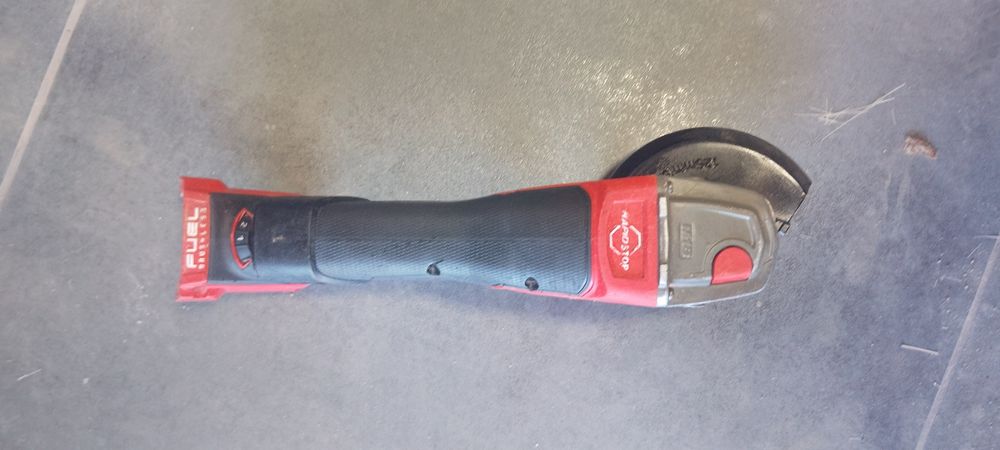 Болгарка Milwaukee m18 з регулювання оборотів