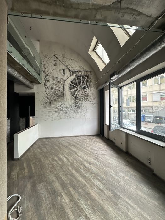 Дніпровська Набережна 19