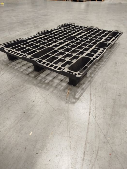 Palety plastikowe 14 szt.