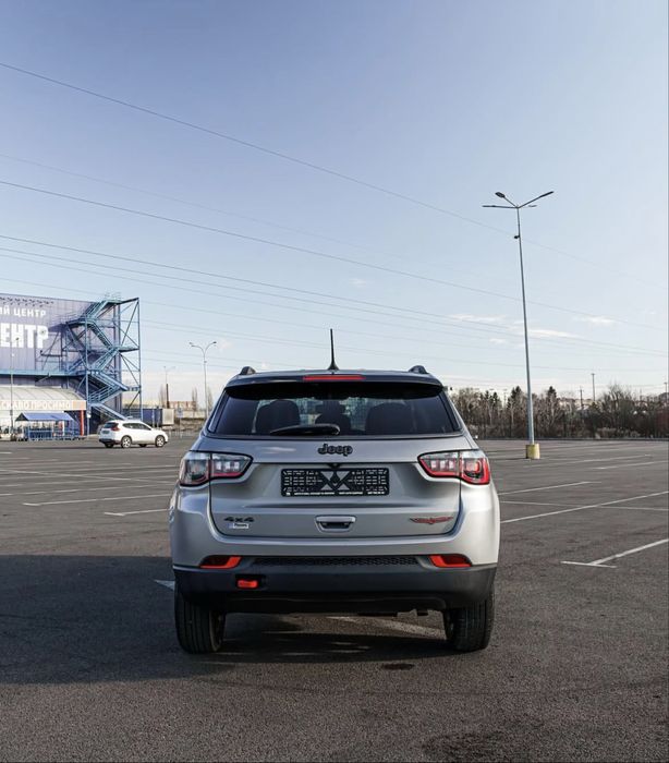 Продам машину jeep compas trailhawk