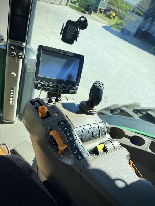 Трактор John Deere 8320R