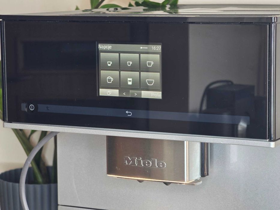 Ekspres Miele CM 7300 czarny, OneTouch, auto.wys.wylewki, dotykowy wyś