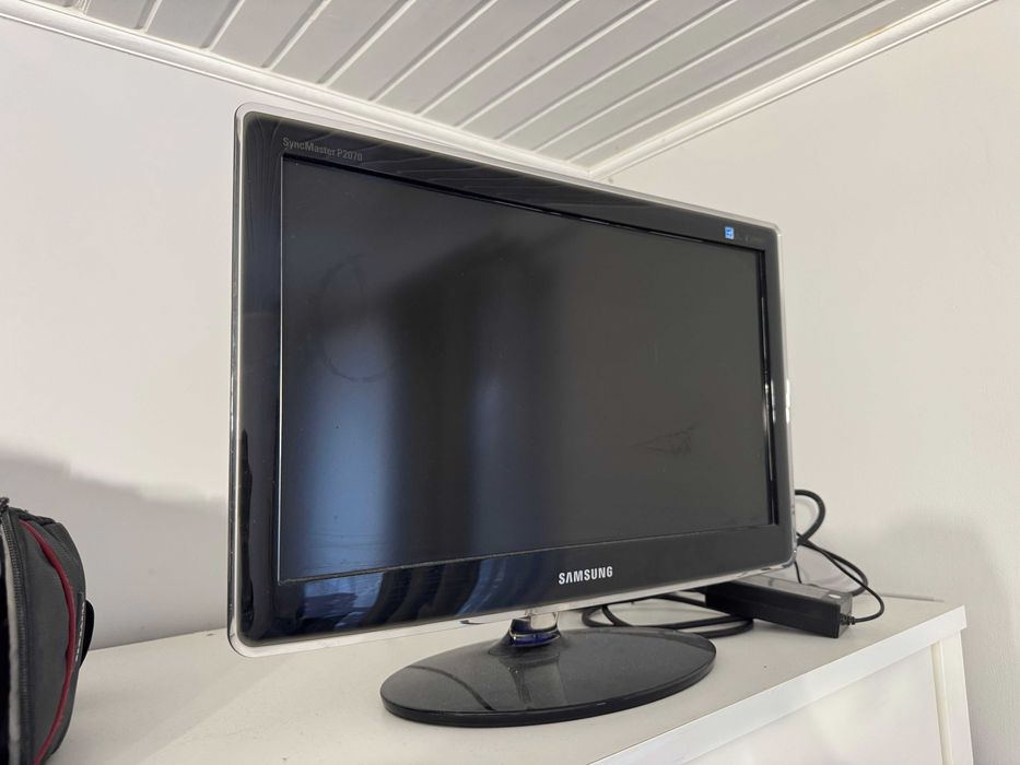 Monitor SAMSUNG SYNCMASTER P2070 20" + adapter DisplayPort