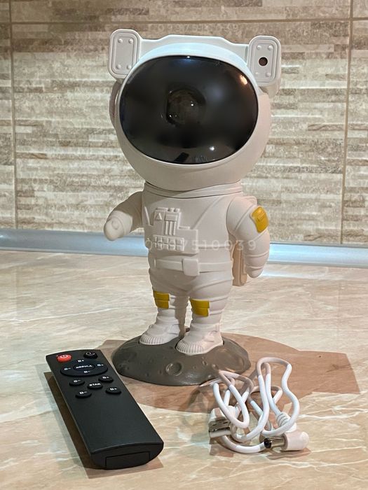 => Нічник проектор Астронавт Зоряне небо. Лазерный Ночник Космонавт