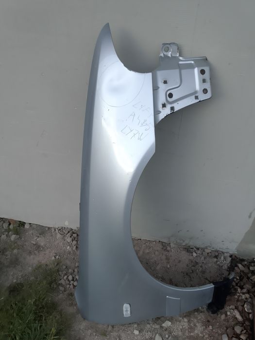 Błotnik prawy przód Audi A4 B5 lift kod lakieru LY7W