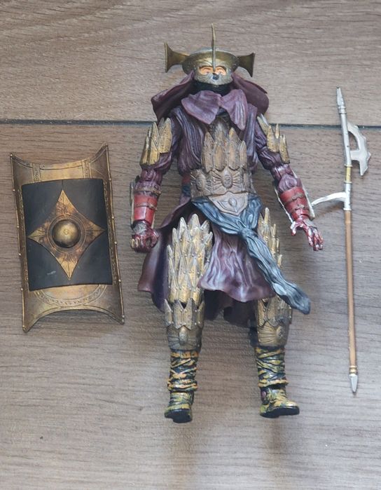 Toy Biz Lotr Lord of the rings Easterling Warrior (с копьем и щитом), б/у