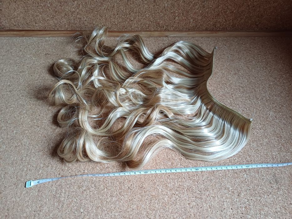 Extensão de cabelo comprido, com elástico. Novo.