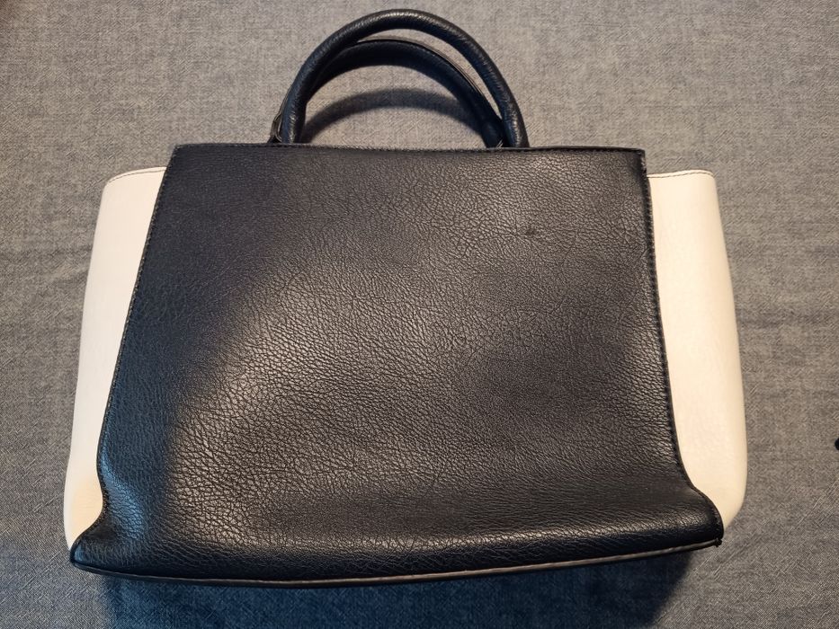 Carteira Azul Marinho e Branca Stradivarius - Nova