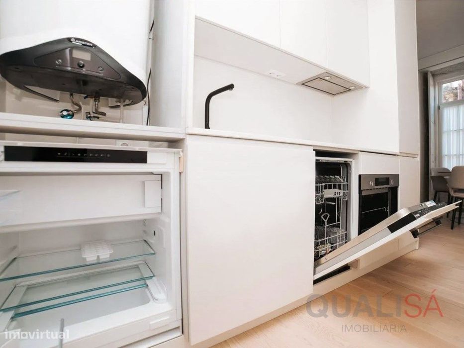 Apartamento T0+1 novo com varanda, equipado e mobilado, localizado ...