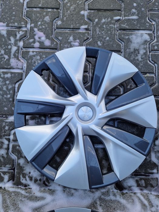 Продам Ковпаки Tesla Model Y