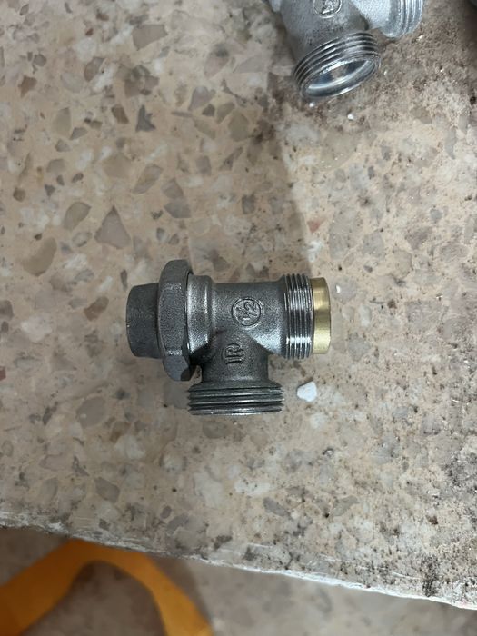 Lote Acessórios Radiador Aquecimento Central (Válvulas Termostáticas + Suportes)