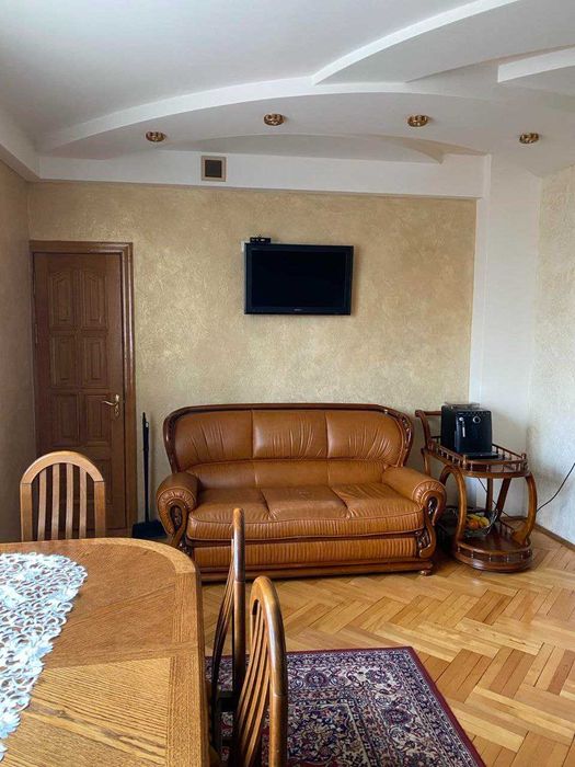 Продається 2-х поверховий, цегляний будинок, готовий до проживання.