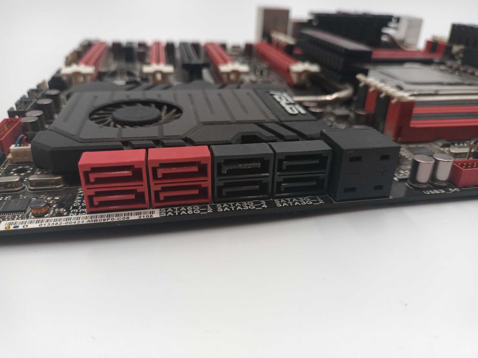 Płyta główna ASUS ROG Rampage Extreme IV + procesor Intel i7-3820